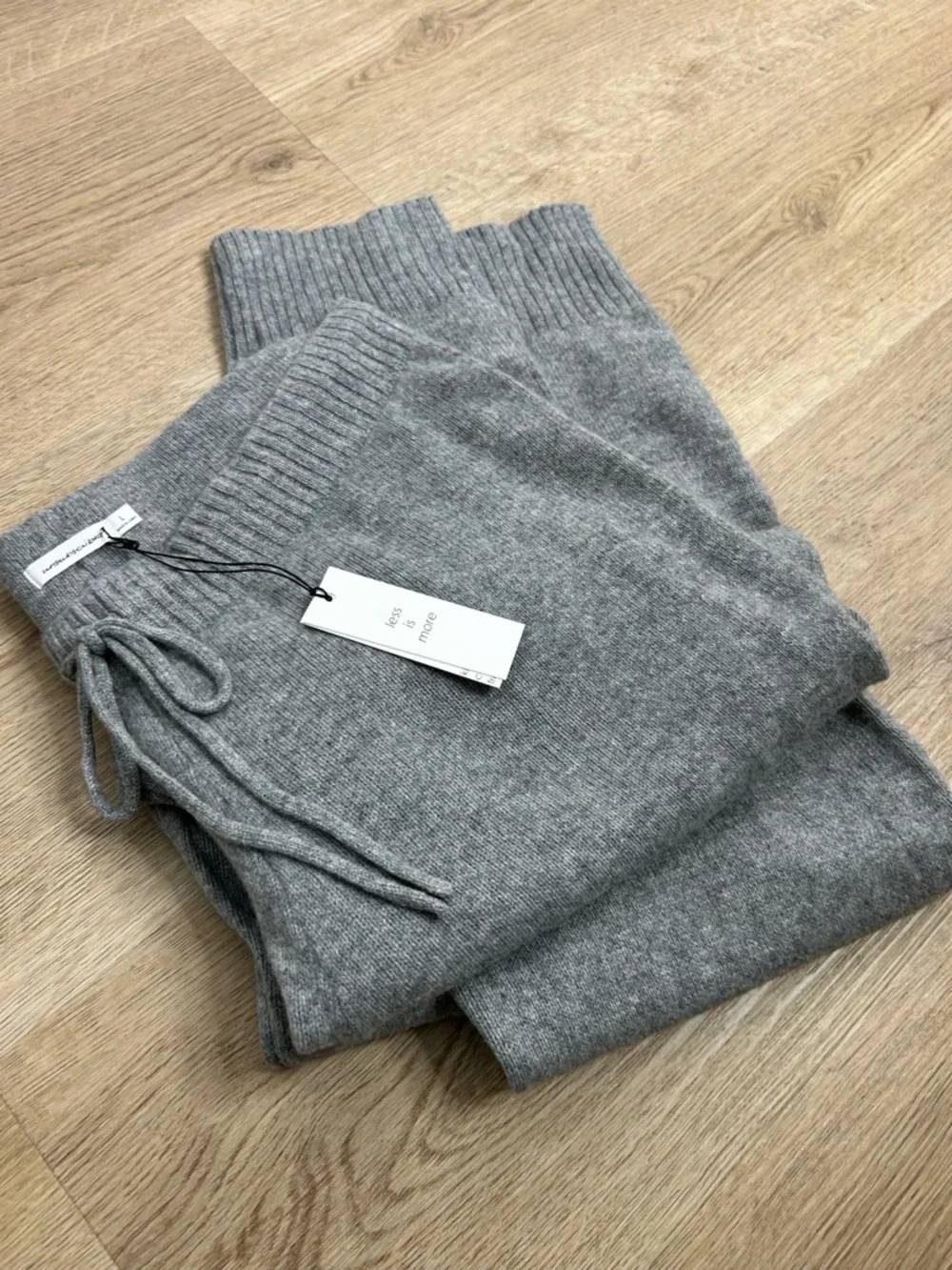NWT Unsubscribed 100% Cashmere Gray Jogger Sweater Pant Relaxed Fit - Picture 3 of 16